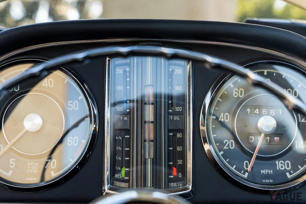 オークションに出品された1960年式メルセデス・ベンツ「300SL ロードスター」