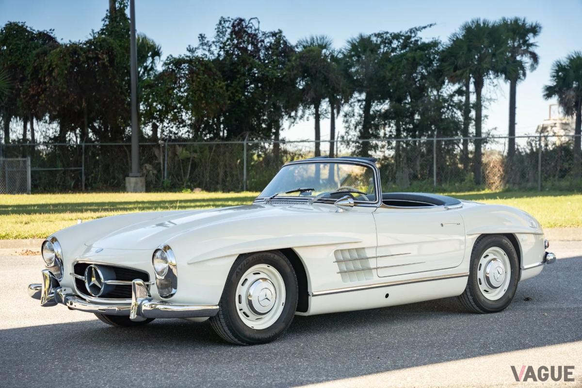 オークションに出品された1960年式メルセデス・ベンツ「300SL ロードスター」