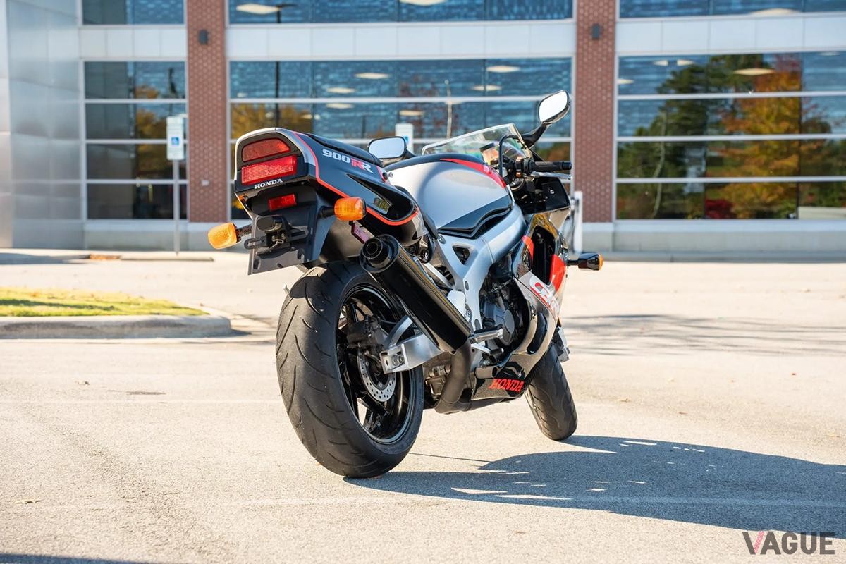米国オンラインオークションに登場、落札された1993年式ホンダ「CBR900RR」(c)Bring a Trailer