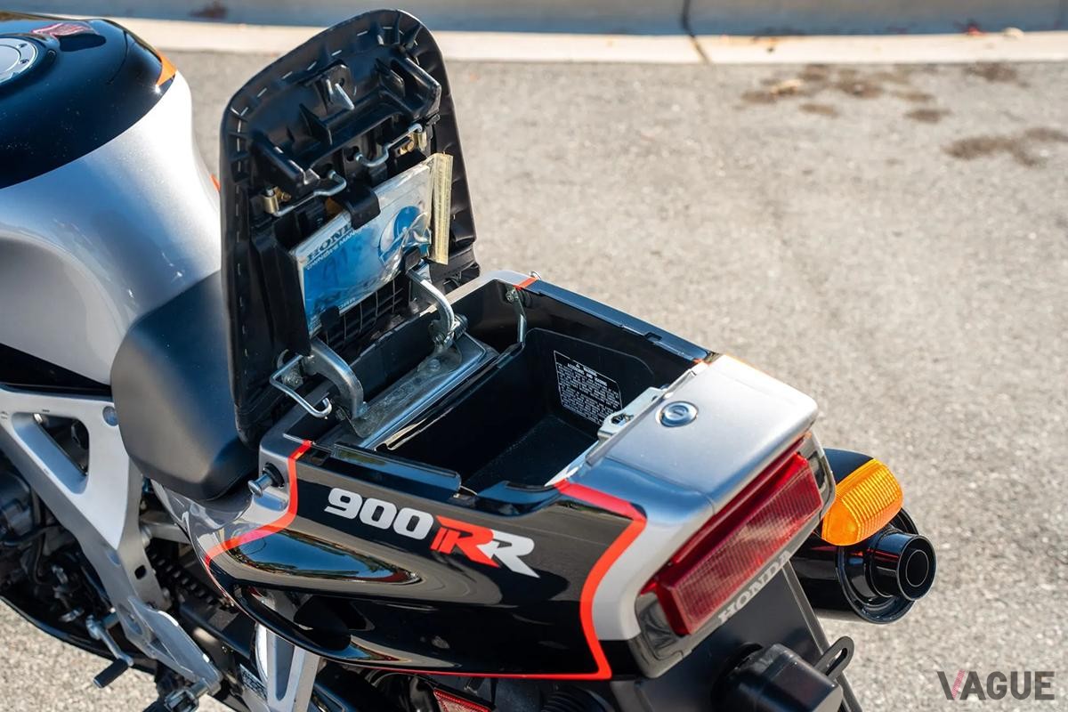 米国オンラインオークションに登場、落札された1993年式ホンダ「CBR900RR」(c)Bring a Trailer