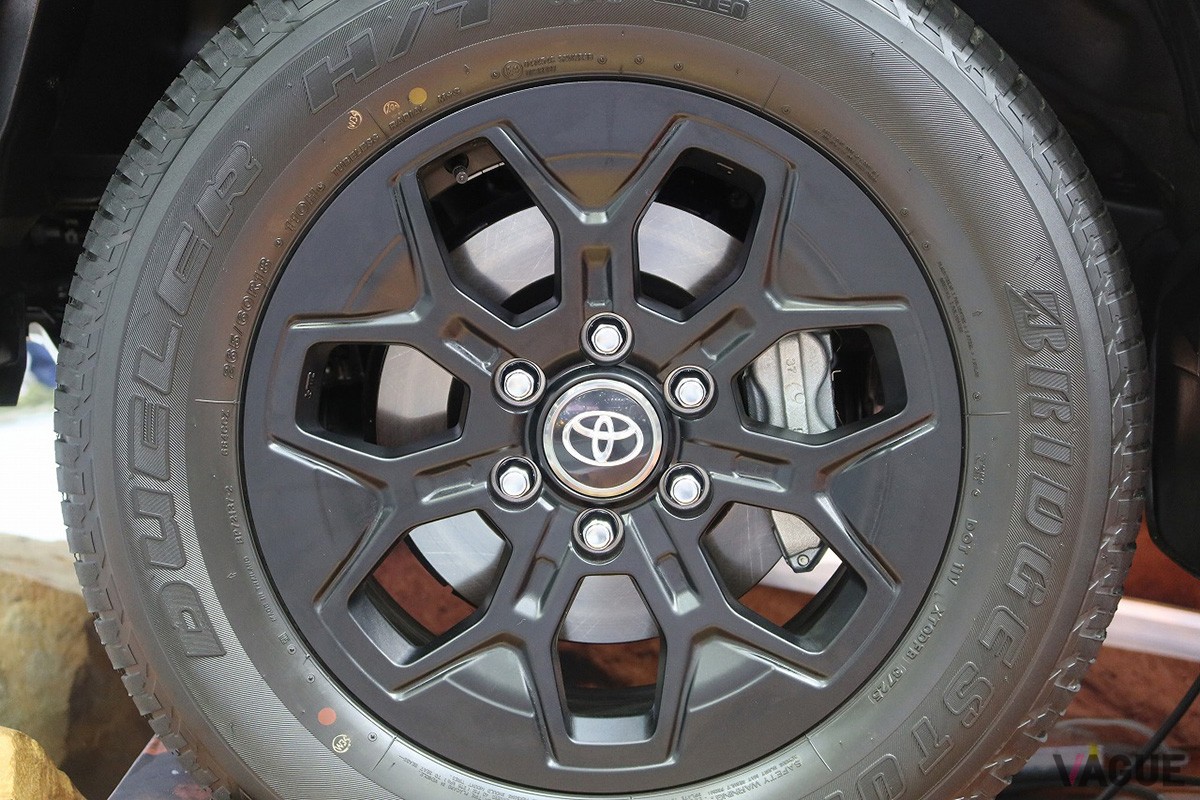 トヨタ新型「ハイラックス」のダブルキャブ