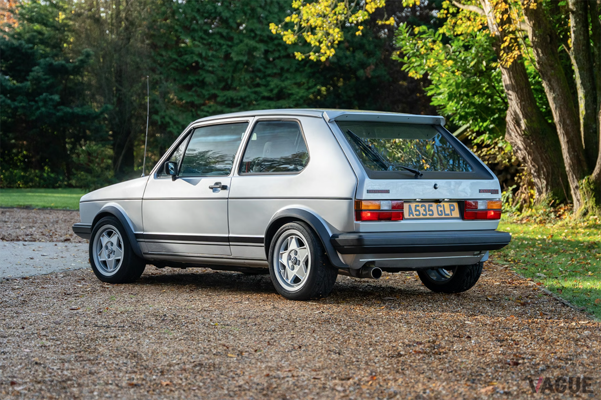 オークションに出品された1983年式フォルクスワーゲン「ゴルフGTI Mk1レストモッド」