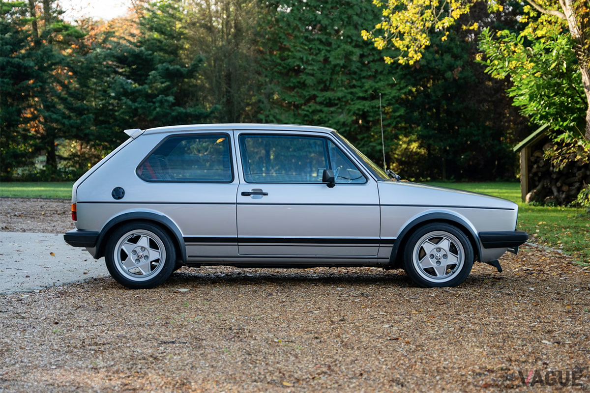 オークションに出品された1983年式フォルクスワーゲン「ゴルフGTI Mk1レストモッド」