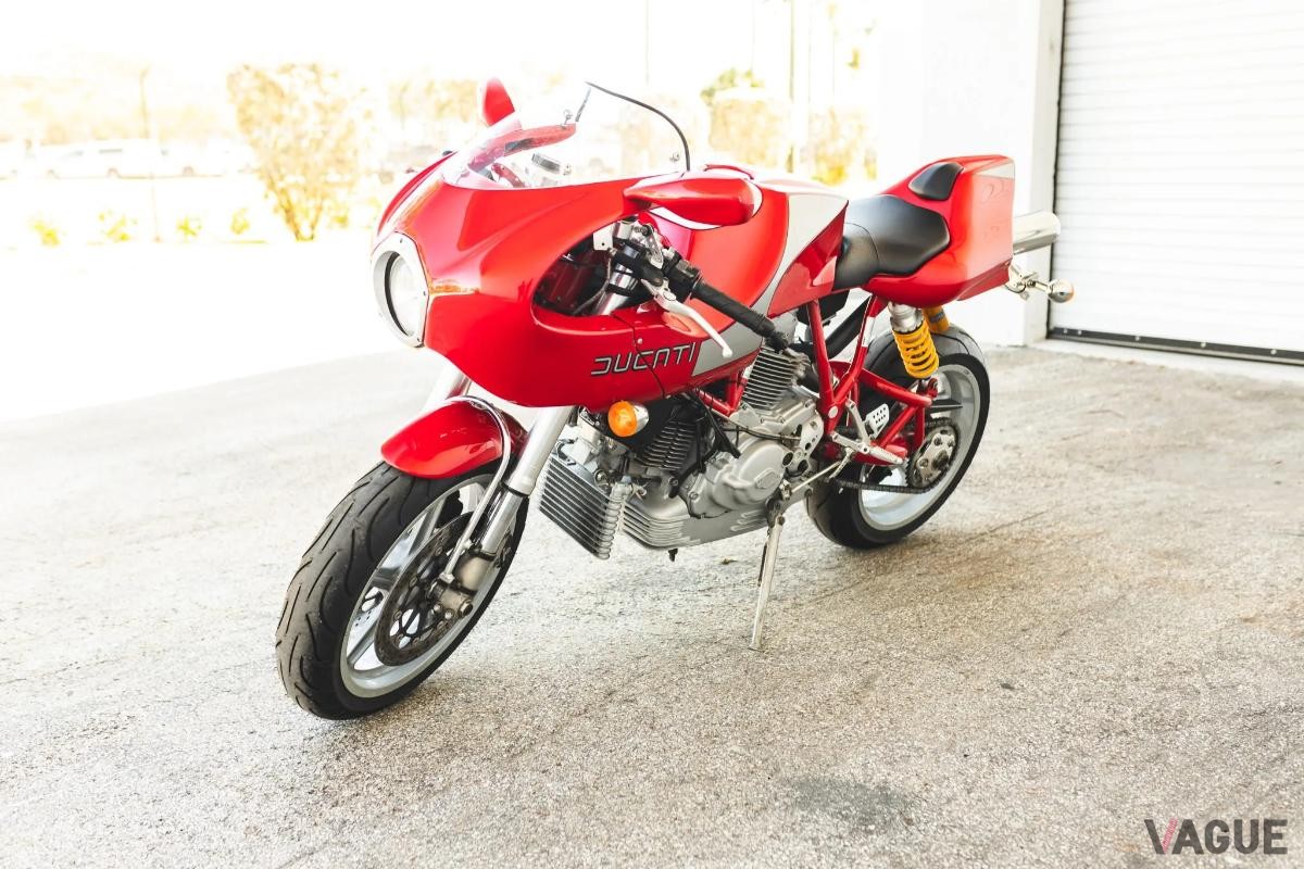 オークションに出品された2002年式ドゥカティ「MH900e」