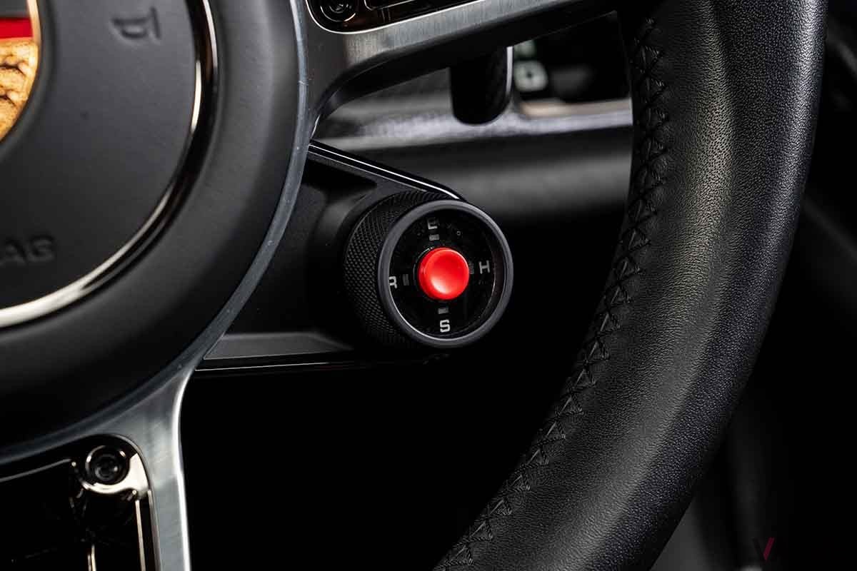 オークションに出品予定の2015年式ポルシェ「918“ヴァイザッハ”スパイダー」Abdulla Jaafari(c)Courtesy of RM Sotheby's