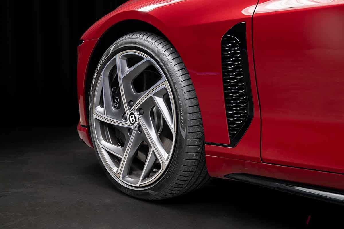 オークションに出品される予定の2021年式ベントレー「バカラル」Willem Verstraten(c)2025 Courtesy of RM Sotheby's