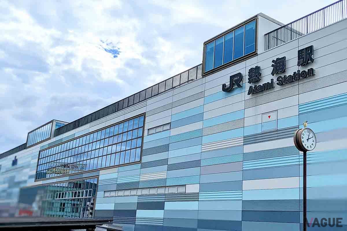 東京方面の起点駅となるのが熱海駅。ここまで新幹線で移動すれば「JR東海の冬の乗り放題きっぷ」を使うことができる