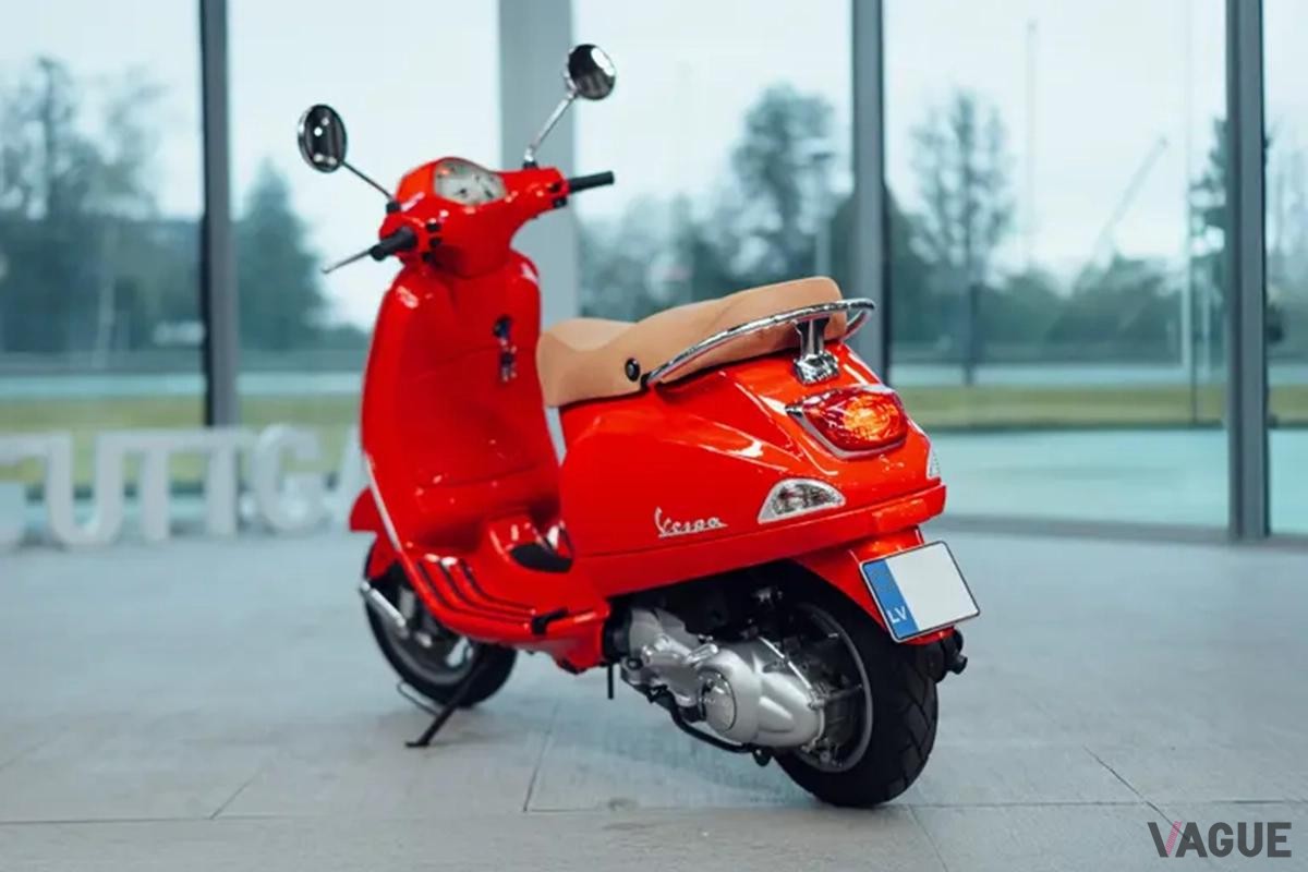 オークションに出品された2007年式ピアッジオ「ベスパLX 125“フェラーリ エディション”」Courtesy of the owner(c)2025 Courtesy of RM Sotheby's