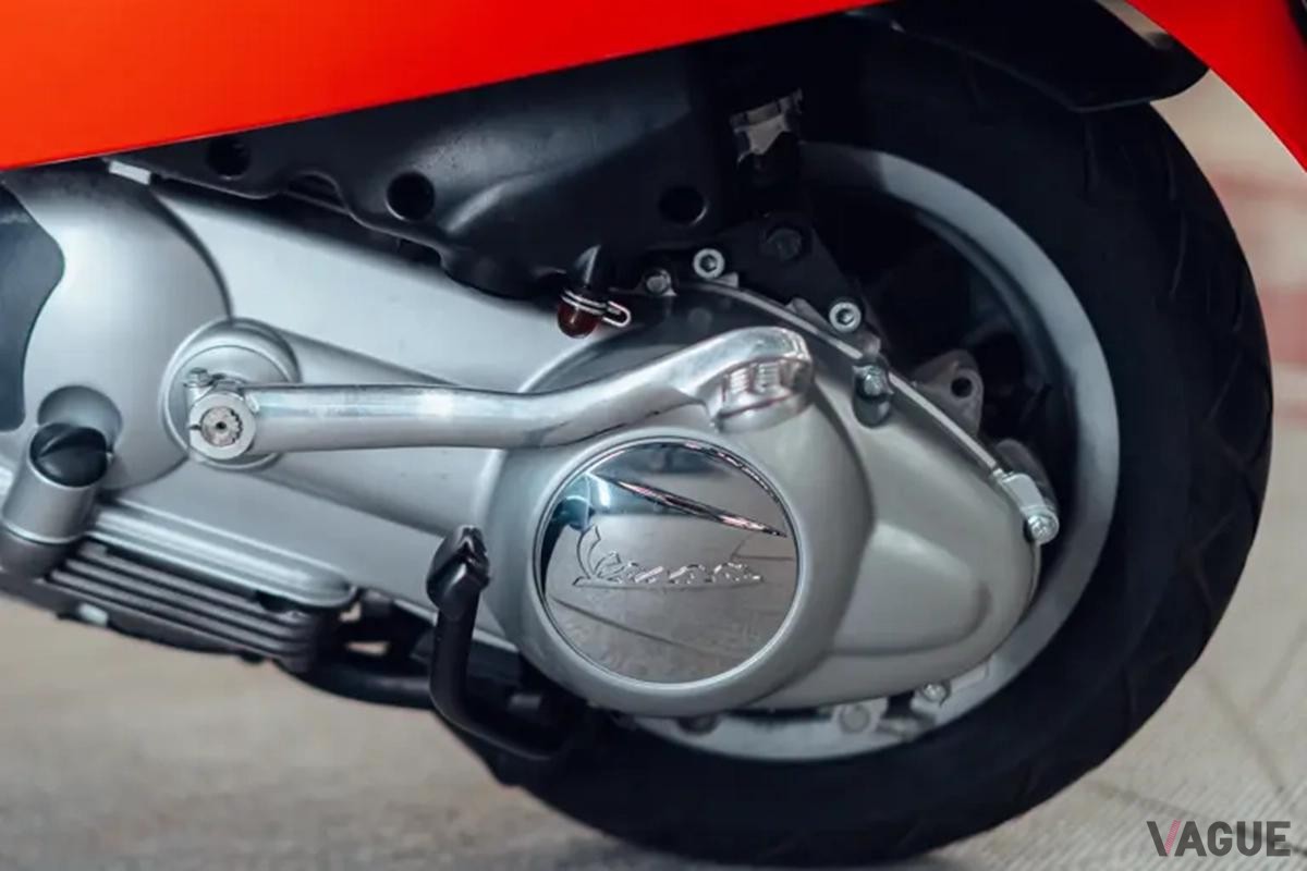 オークションに出品された2007年式ピアッジオ「ベスパLX 125“フェラーリ エディション”」Courtesy of the owner(c)2025 Courtesy of RM Sotheby's
