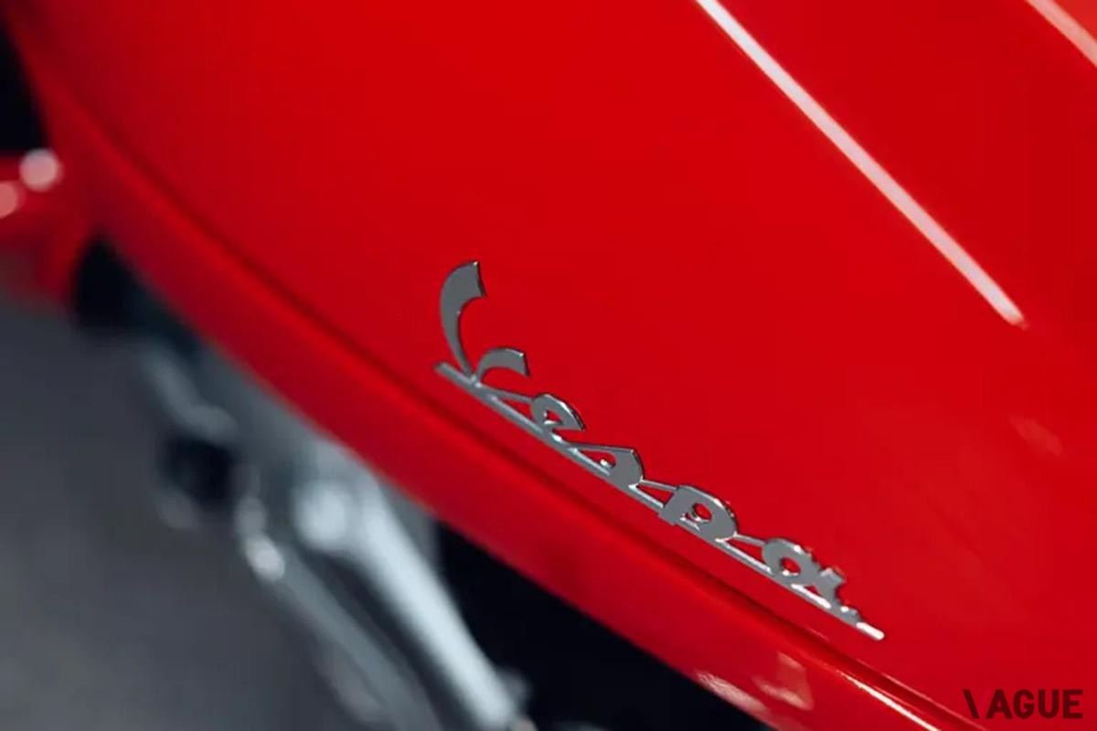 オークションに出品された2007年式ピアッジオ「ベスパLX 125“フェラーリ エディション”」Courtesy of the owner(c)2025 Courtesy of RM Sotheby's