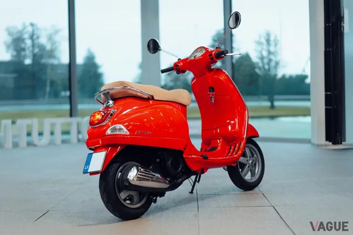 オークションに出品された2007年式ピアッジオ「ベスパLX 125“フェラーリ エディション”」Courtesy of the owner(c)2025 Courtesy of RM Sotheby's