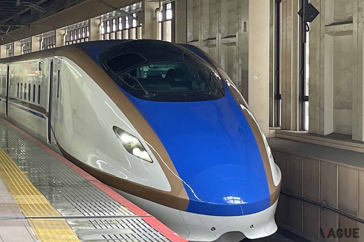 首都圏からフリーエリア内までの往復は、北陸新幹線の普通車指定席が利用可能。フリーエリアに入ってからは特急列車（新幹線を含む）・急行・快速・普通列車の普通車自由席が乗り降り自由だ