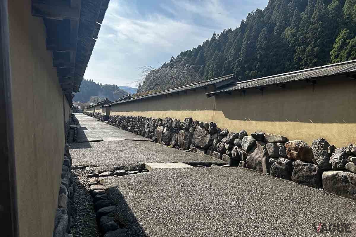 福井駅からバスで「一乗谷遺跡」も観光できる