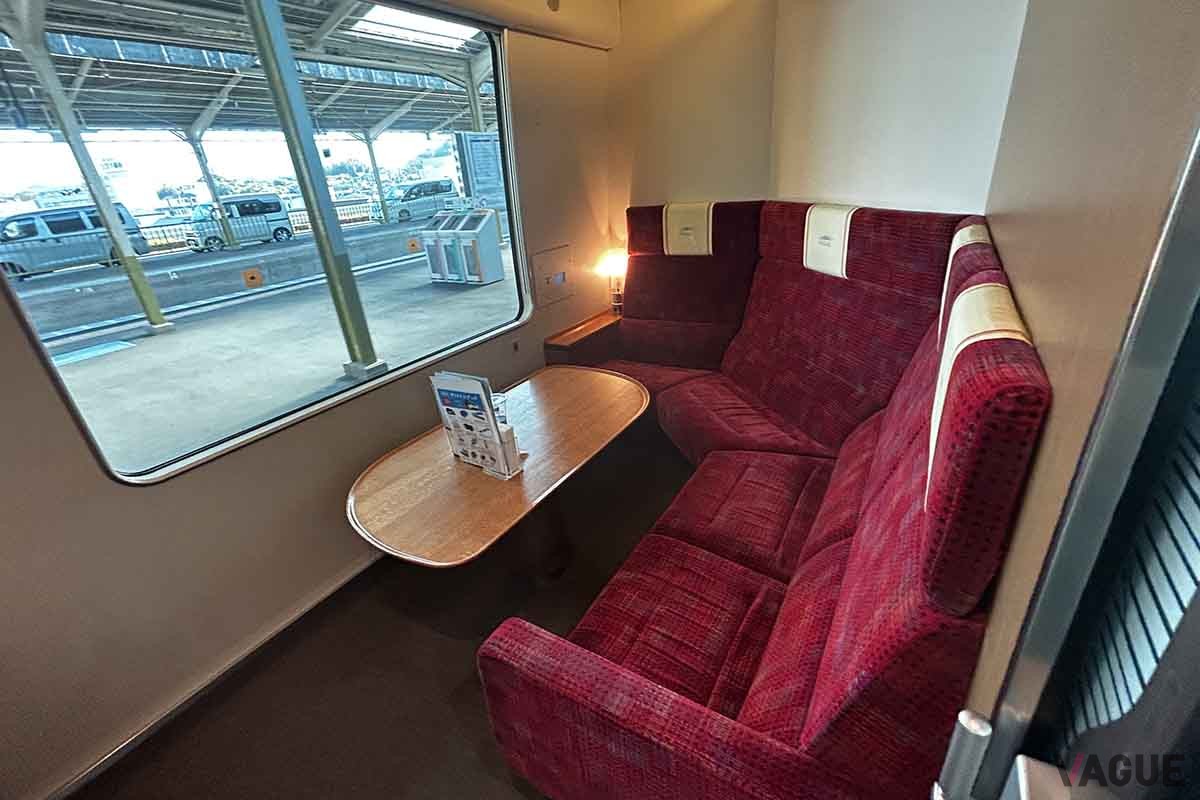 近鉄の観光特急「しまかぜ」の洋風個室