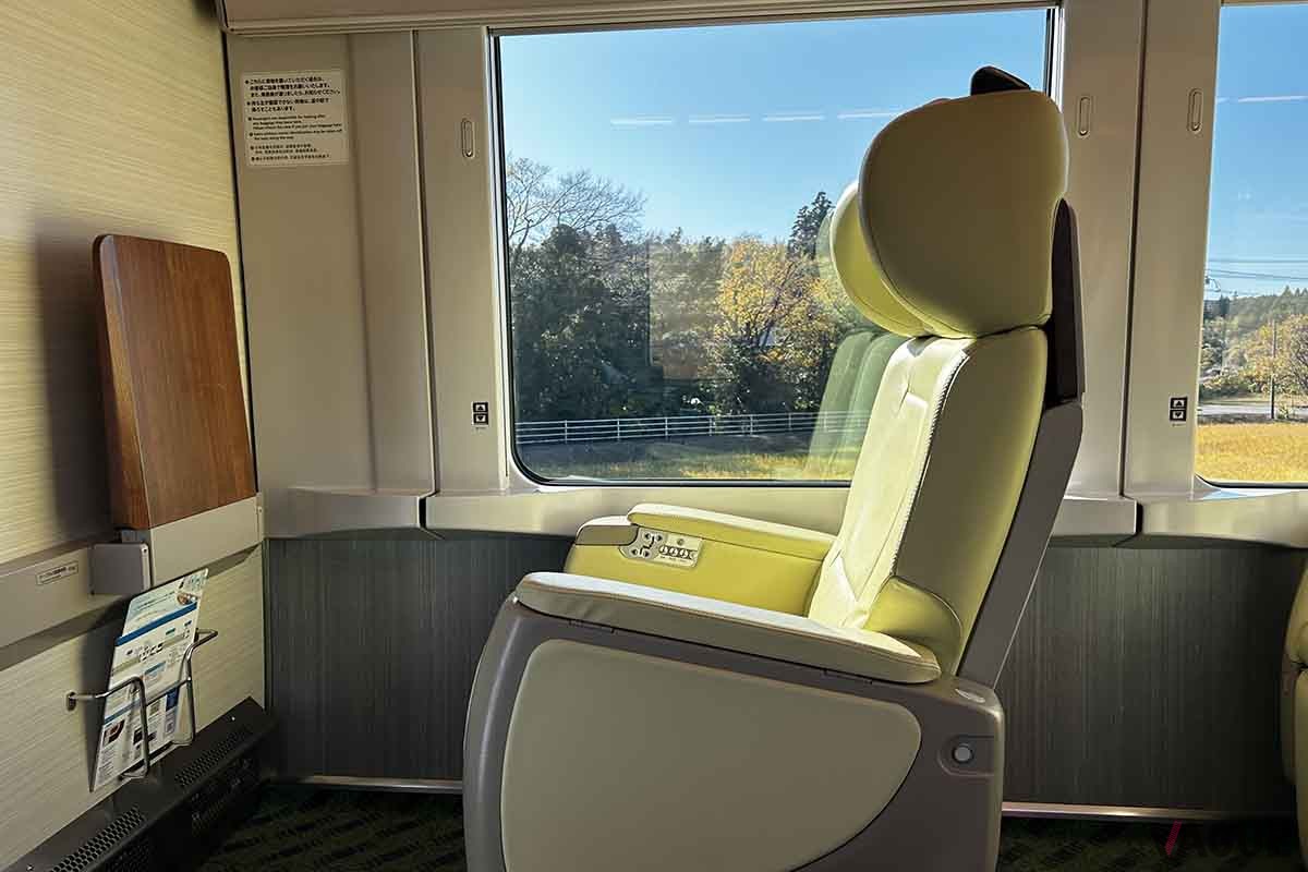 近鉄の観光特急「しまかぜ」のプレミアムシート