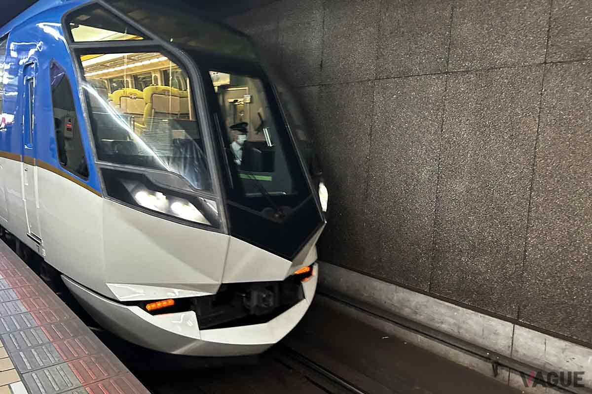 近鉄の観光特急「しまかぜ」