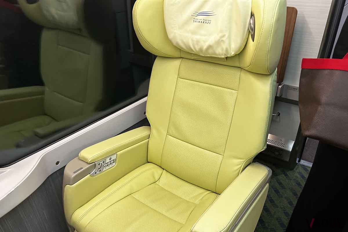 近鉄の観光特急「しまかぜ」のプレミアムシート
