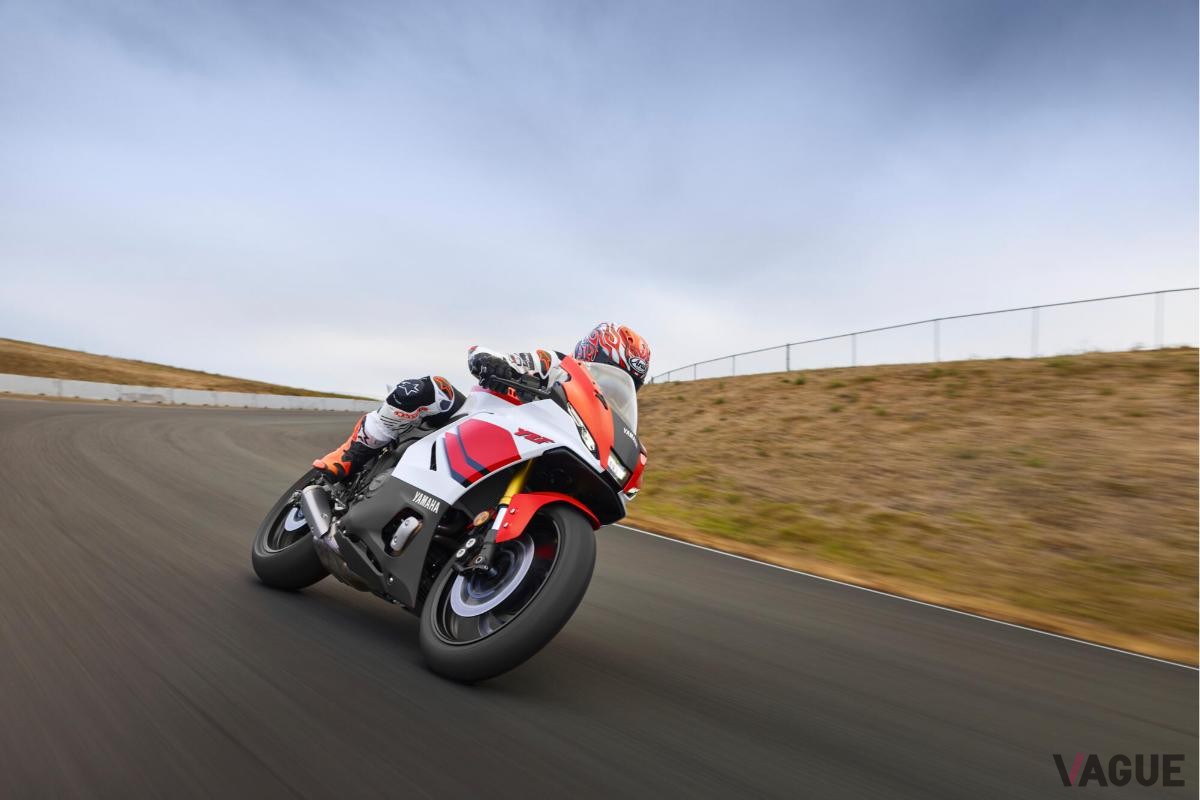 ヤマハ「YZF-R7」2026年モデル。ヤマハ創業70周年を記念した特別なカラー