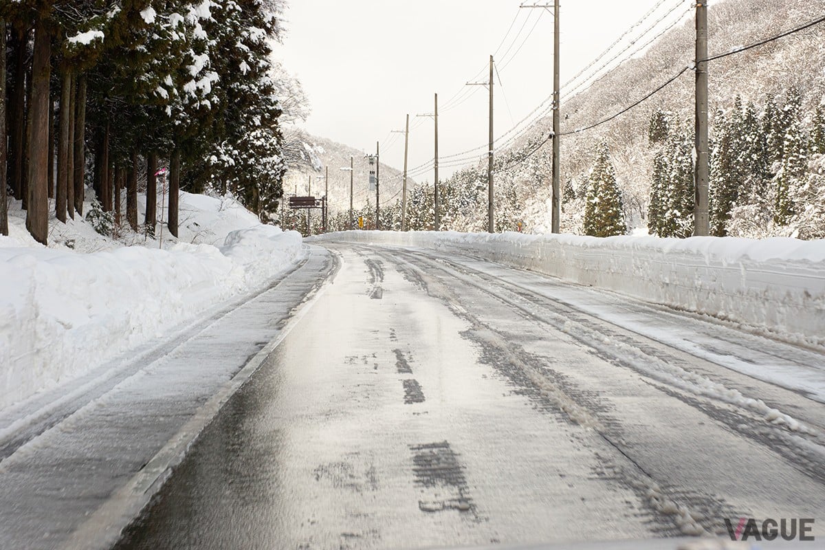 都市部でも気温差によって滑りやすい場所が発生することがある