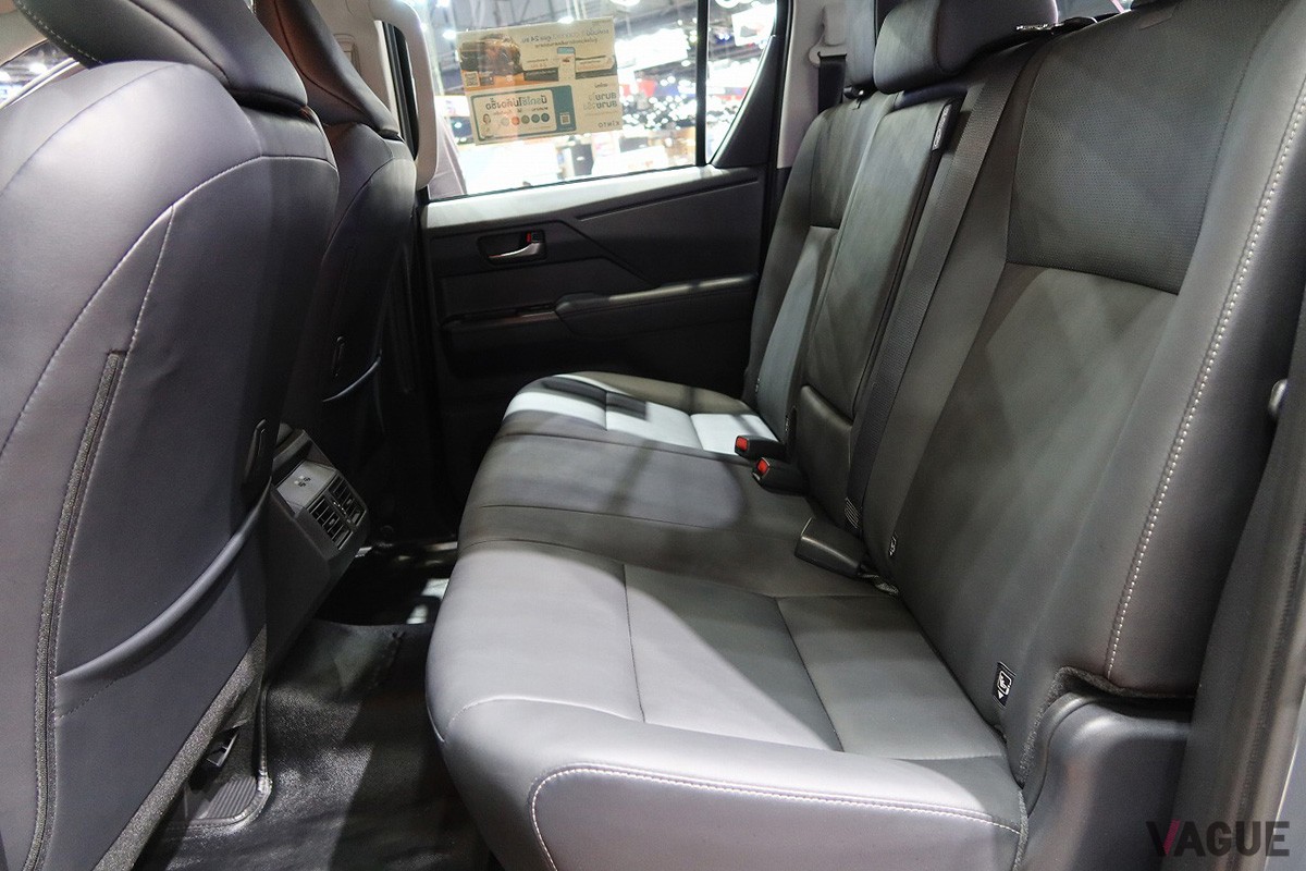 トヨタ新型「ハイラックス」のダブルキャブ