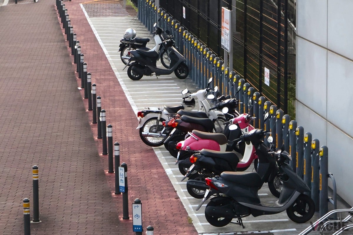街中に設置されている原付専用駐車場 新基準原付が既存の区画をそのまま利用できるかどうかは不明