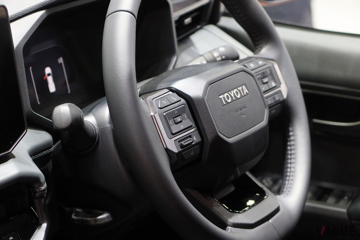 トヨタ新型「ハイラックス」のダブルキャブ