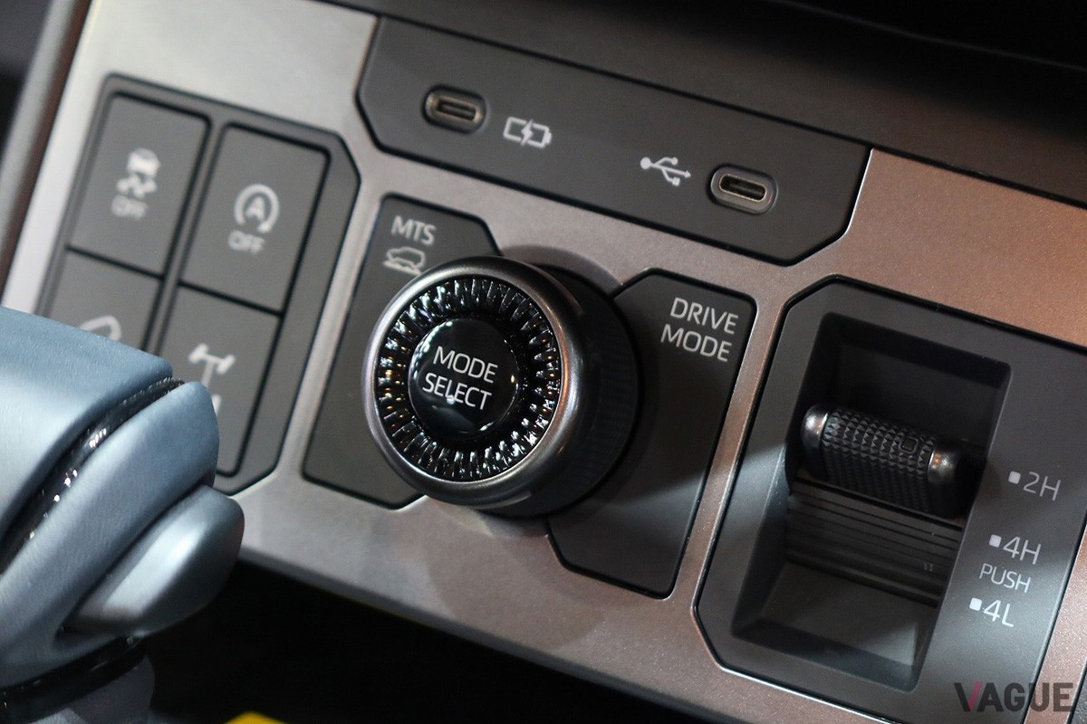 トヨタ新型「ハイラックス」のダブルキャブ