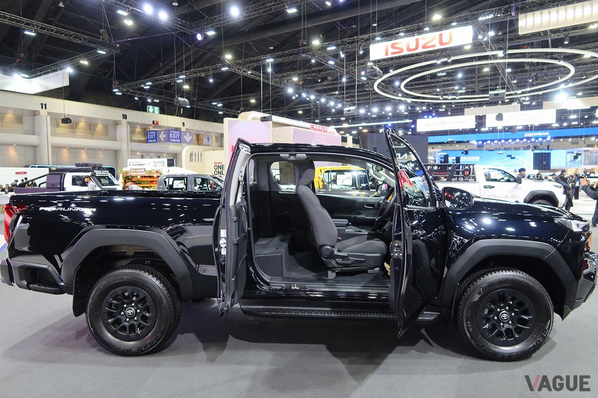 観音開きドアを採用するトヨタ新型「ハイラックス」のスマートキャブ