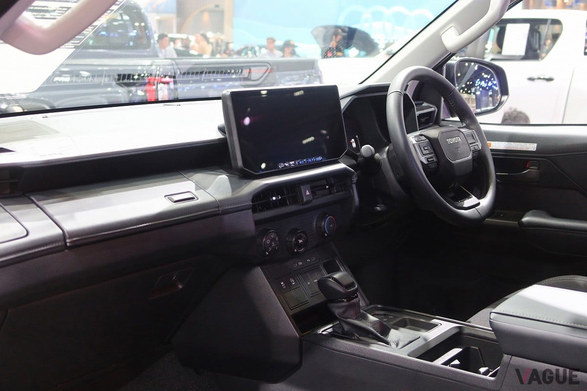 観音開きドアを採用するトヨタ新型「ハイラックス」のスマートキャブ