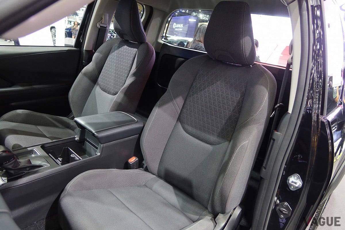 観音開きドアを採用するトヨタ新型「ハイラックス」のスマートキャブ