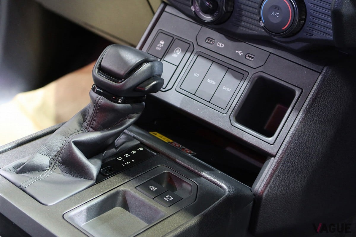 観音開きドアを採用するトヨタ新型「ハイラックス」のスマートキャブ