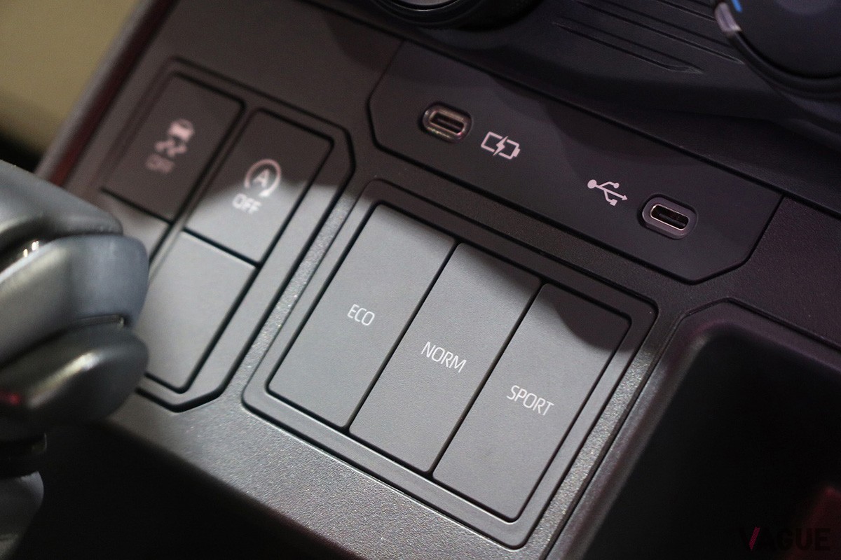 観音開きドアを採用するトヨタ新型「ハイラックス」のスマートキャブ