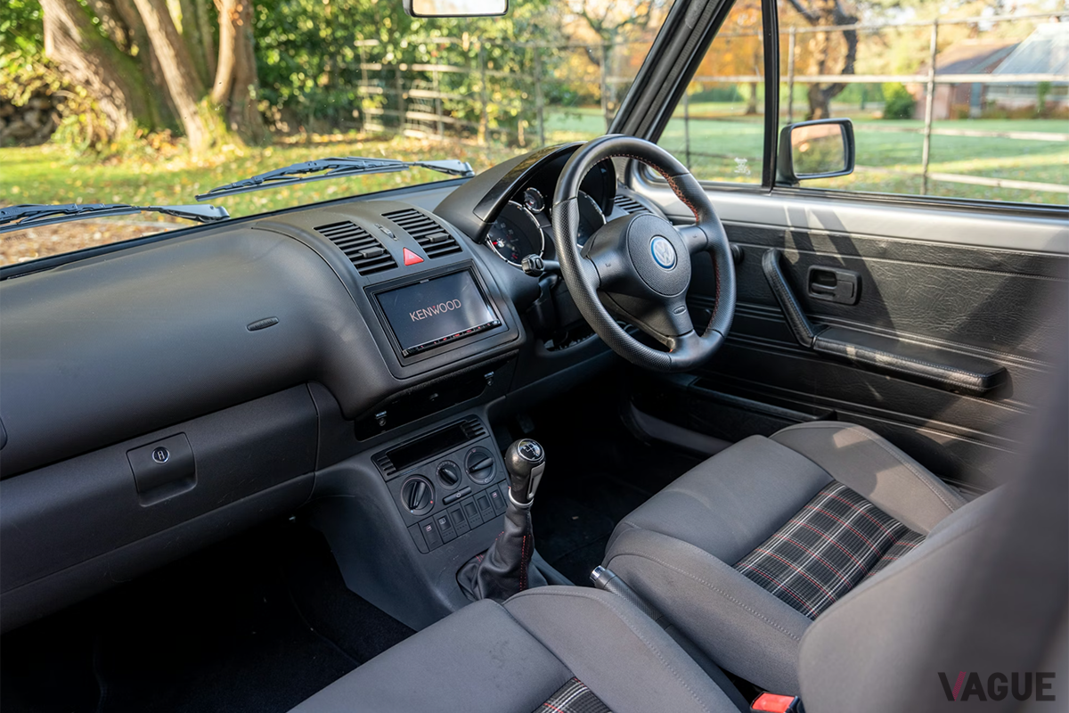 オークションに出品された1983年式フォルクスワーゲン「ゴルフGTI Mk1レストモッド」