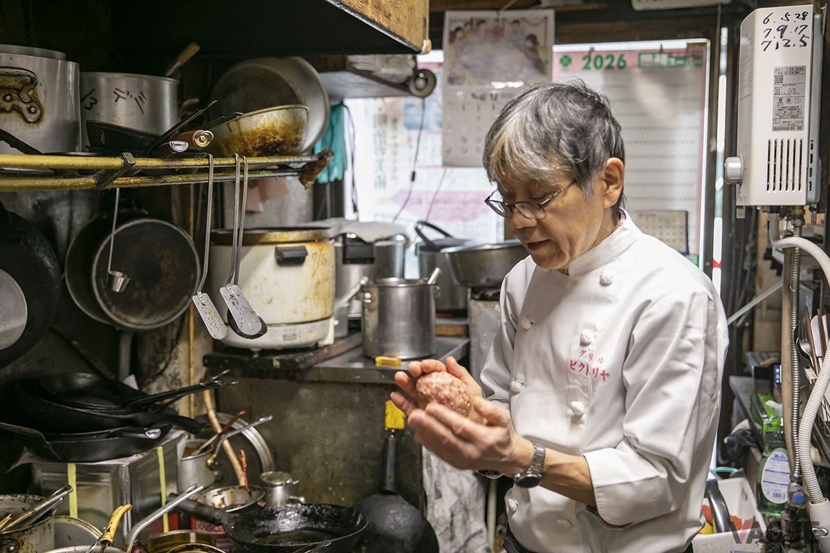 ▲「寒い季節は牡蠣がおすすめ。ある時とない時があるので、来店前にお電話ください」（オーナーシェフの大原さん）