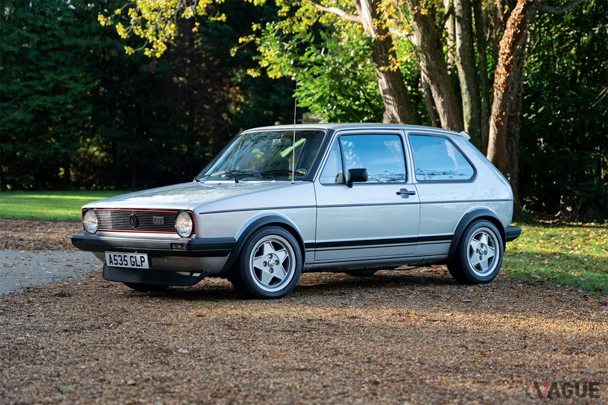 オークションに出品された1983年式フォルクスワーゲン「ゴルフGTI Mk1レストモッド」