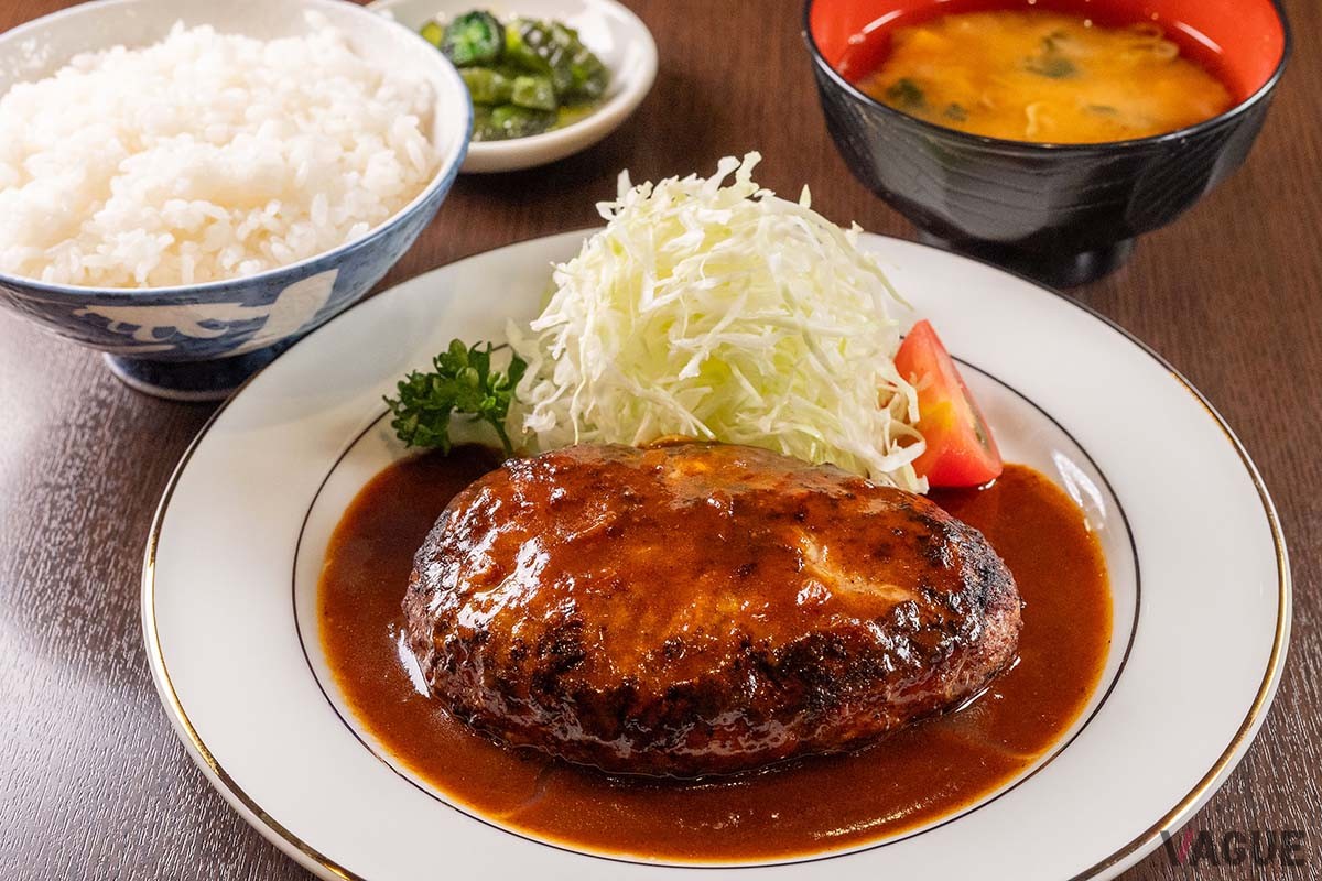 ▲ハンバーグ定食1200円。ライス、味噌汁、お新香付き。単品注文の場合1100円