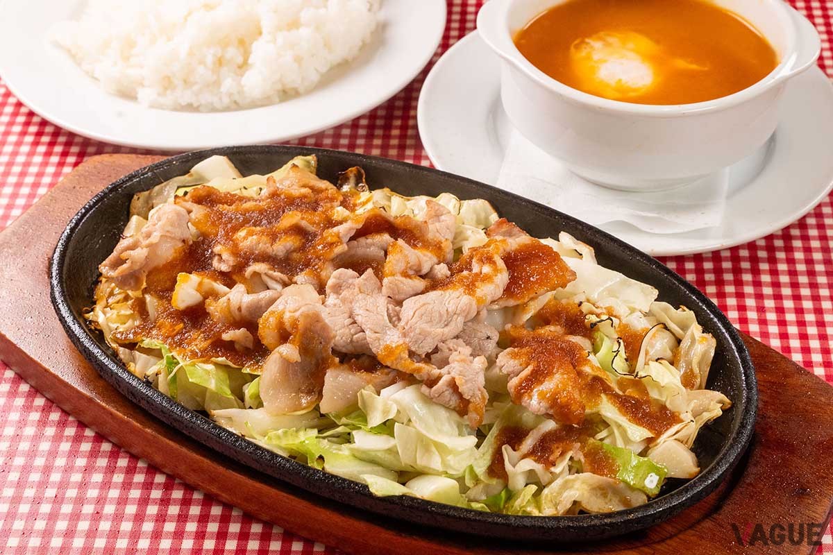 もち豚のじゅうじゅう焼きランチ1500円、ライス・スープがセットに。夜は単品で1760円。添えてあるポタージュは+300円