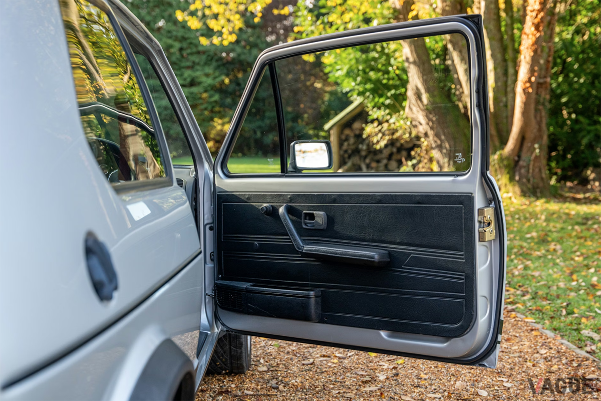 オークションに出品された1983年式フォルクスワーゲン「ゴルフGTI Mk1レストモッド」