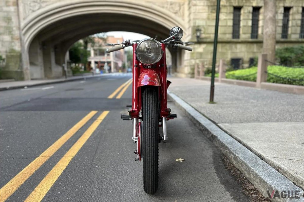 オークションに出品された1953年式モト・グッツィ「アイローネ スポルト」