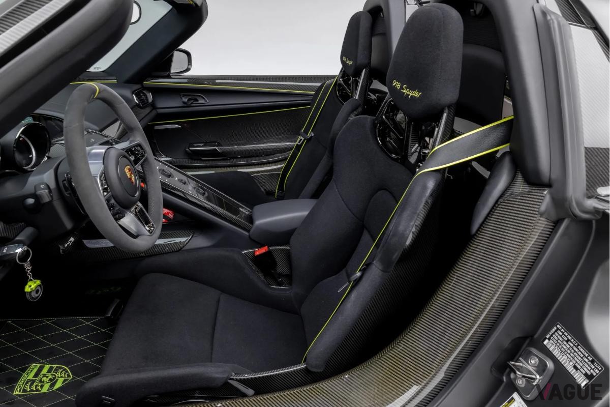 オークションに出品された2015年式ポルシェ「918 スパイダー」