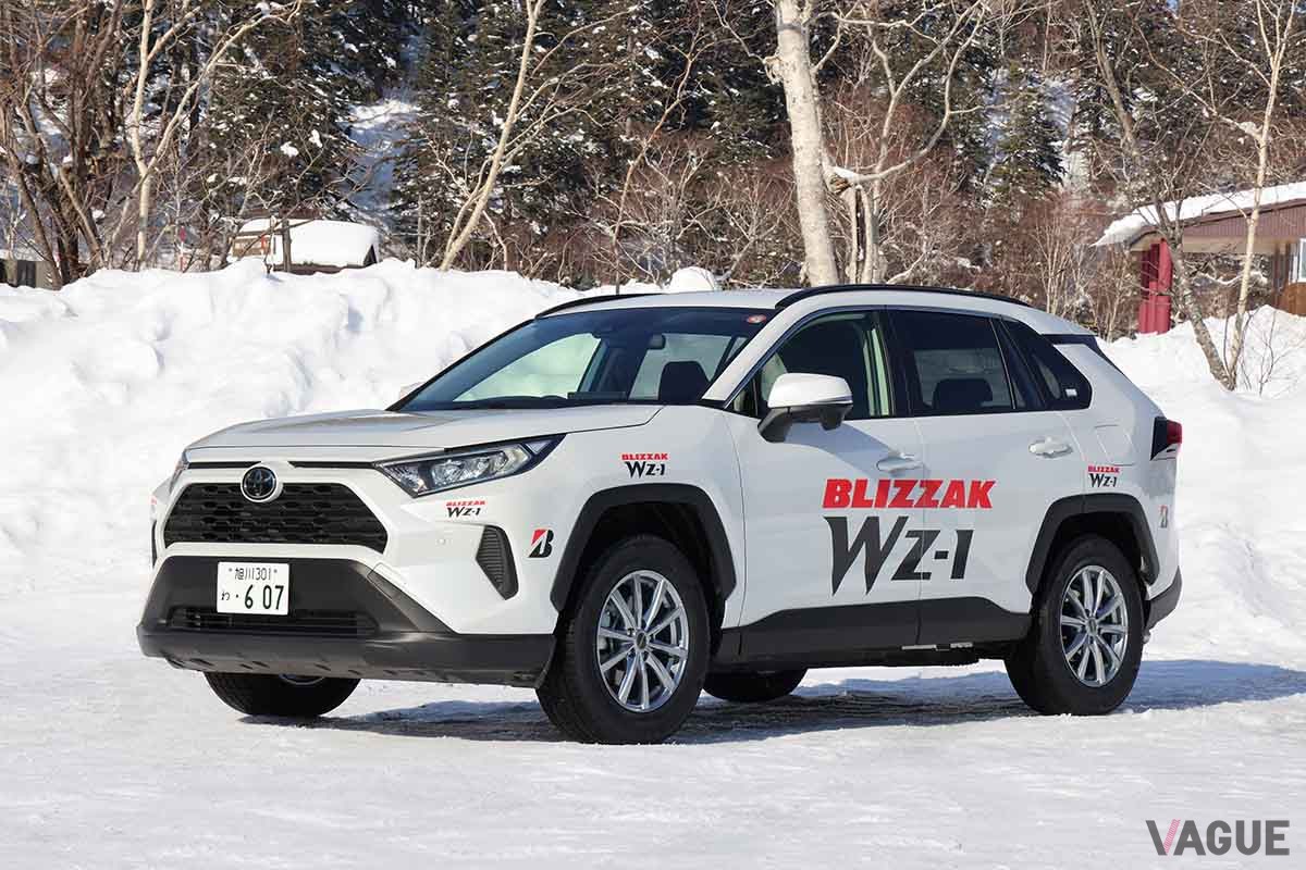 試乗車のトヨタ「RAV4」。タイヤサイズは225/65R17 102Q