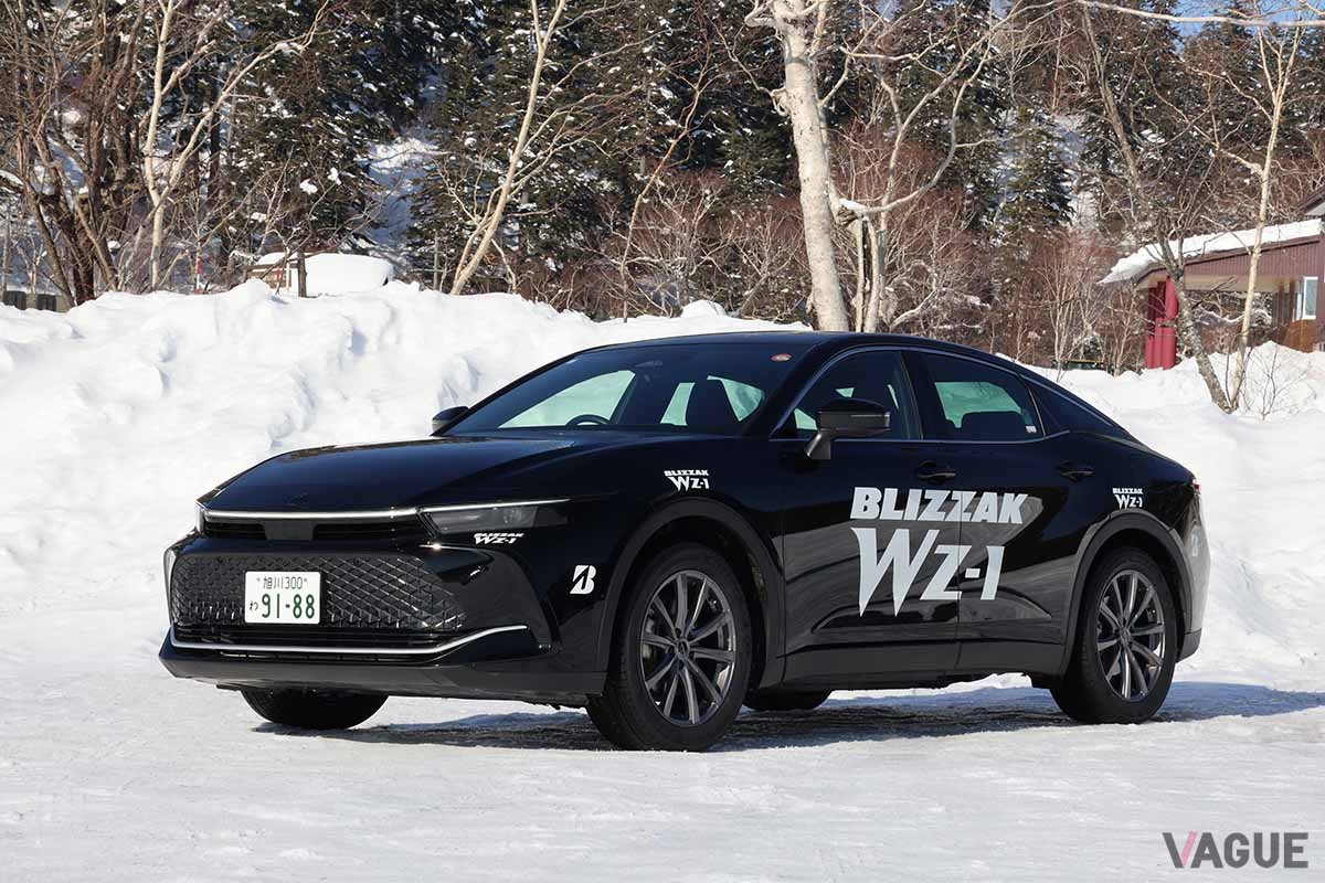 試乗車のトヨタ「クラウン」。タイヤサイズは 225/55R19 103Q