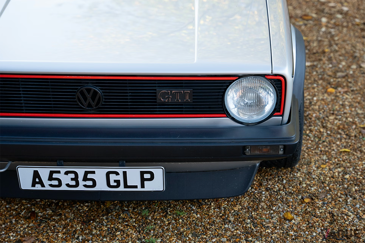 オークションに出品された1983年式フォルクスワーゲン「ゴルフGTI Mk1レストモッド」