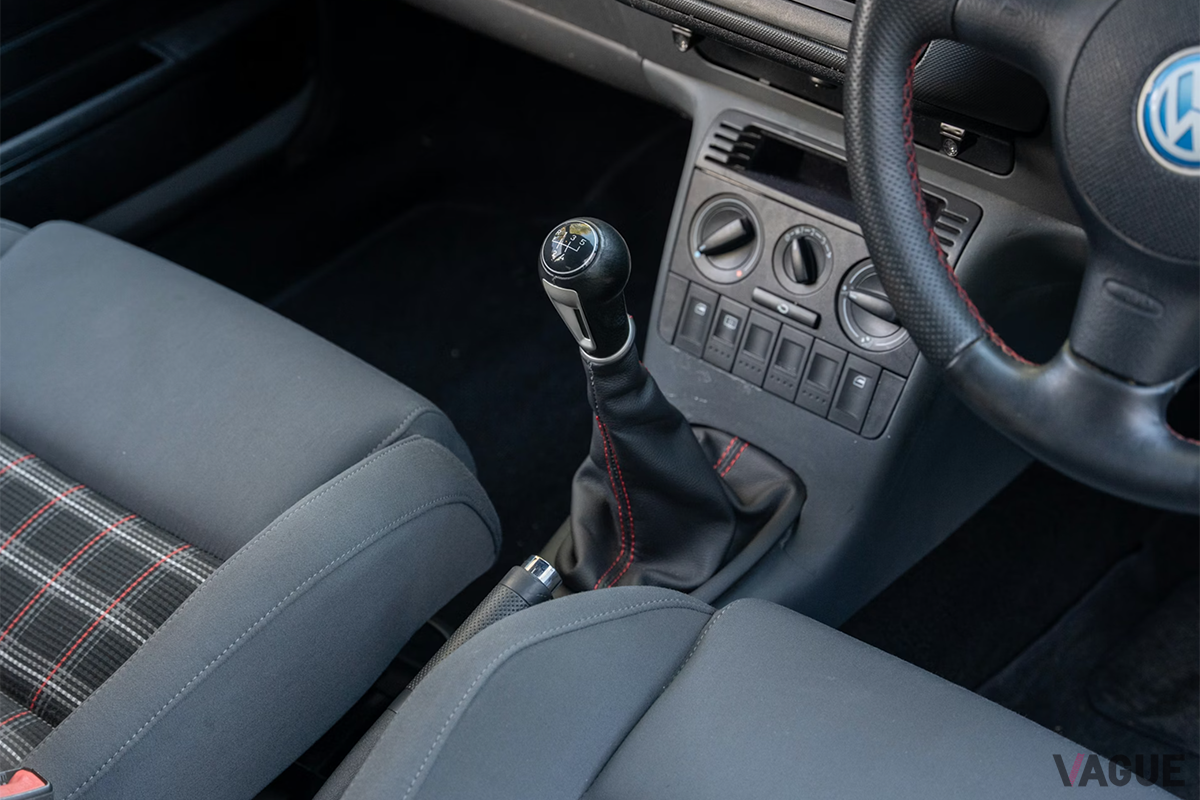 オークションに出品された1983年式フォルクスワーゲン「ゴルフGTI Mk1レストモッド」