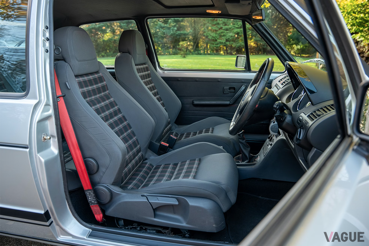 オークションに出品された1983年式フォルクスワーゲン「ゴルフGTI Mk1レストモッド」