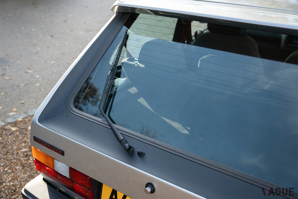 オークションに出品された1983年式フォルクスワーゲン「ゴルフGTI Mk1レストモッド」