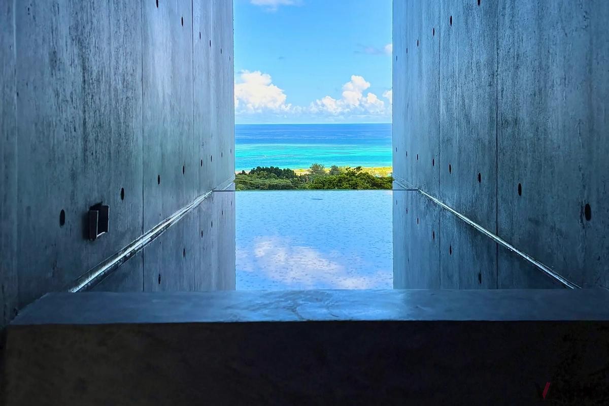 水深110cmのインフィニティ露天風呂。お湯も水も出るので、冬季は常温水の水を満水にして深い水風呂にすることも可能