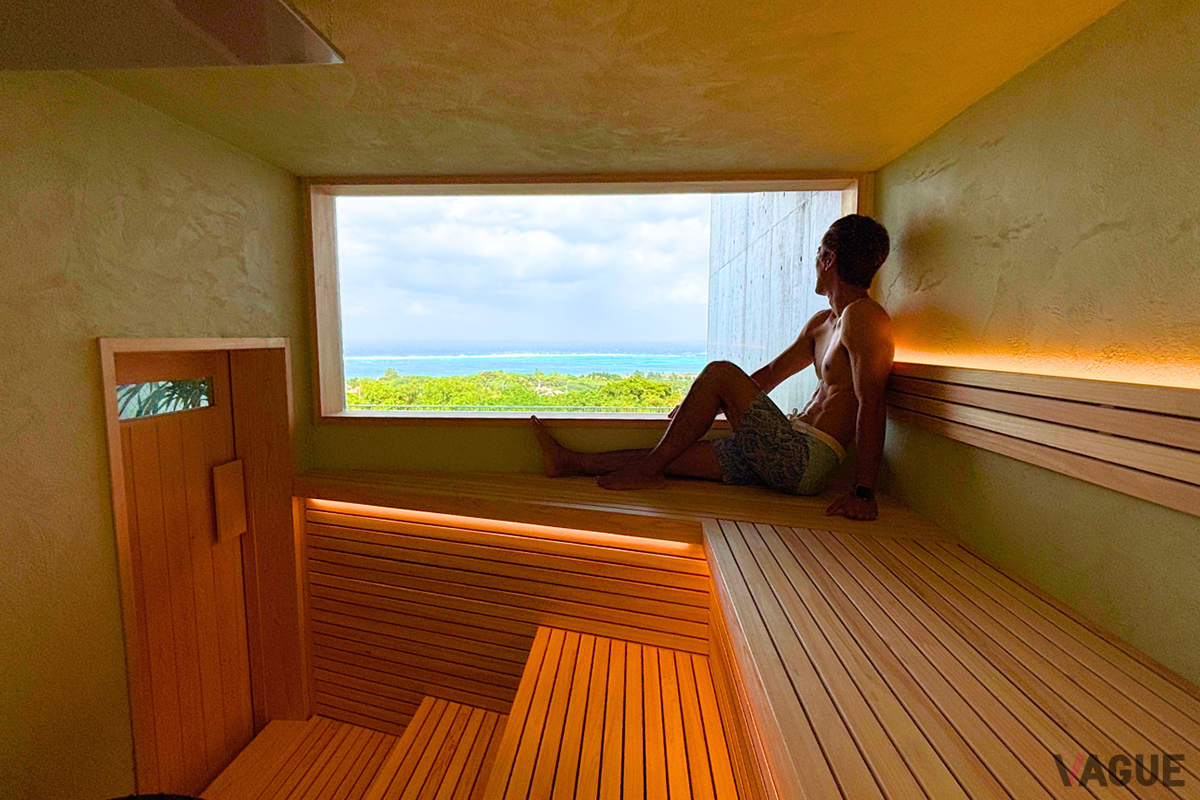 大開口の窓からのオーシャンビューフィンランド式サウナ