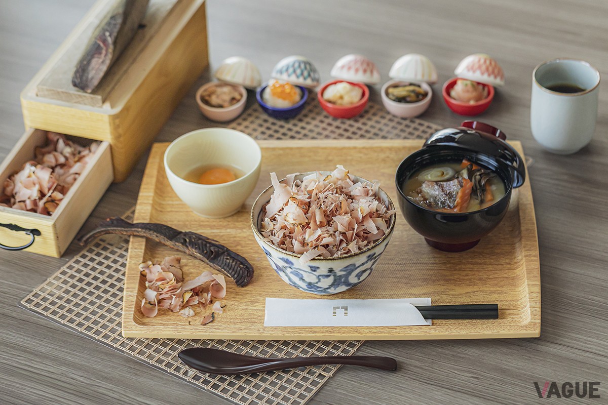 朝食イメージ（おぼろ昆布と鮭節のおかかご飯）