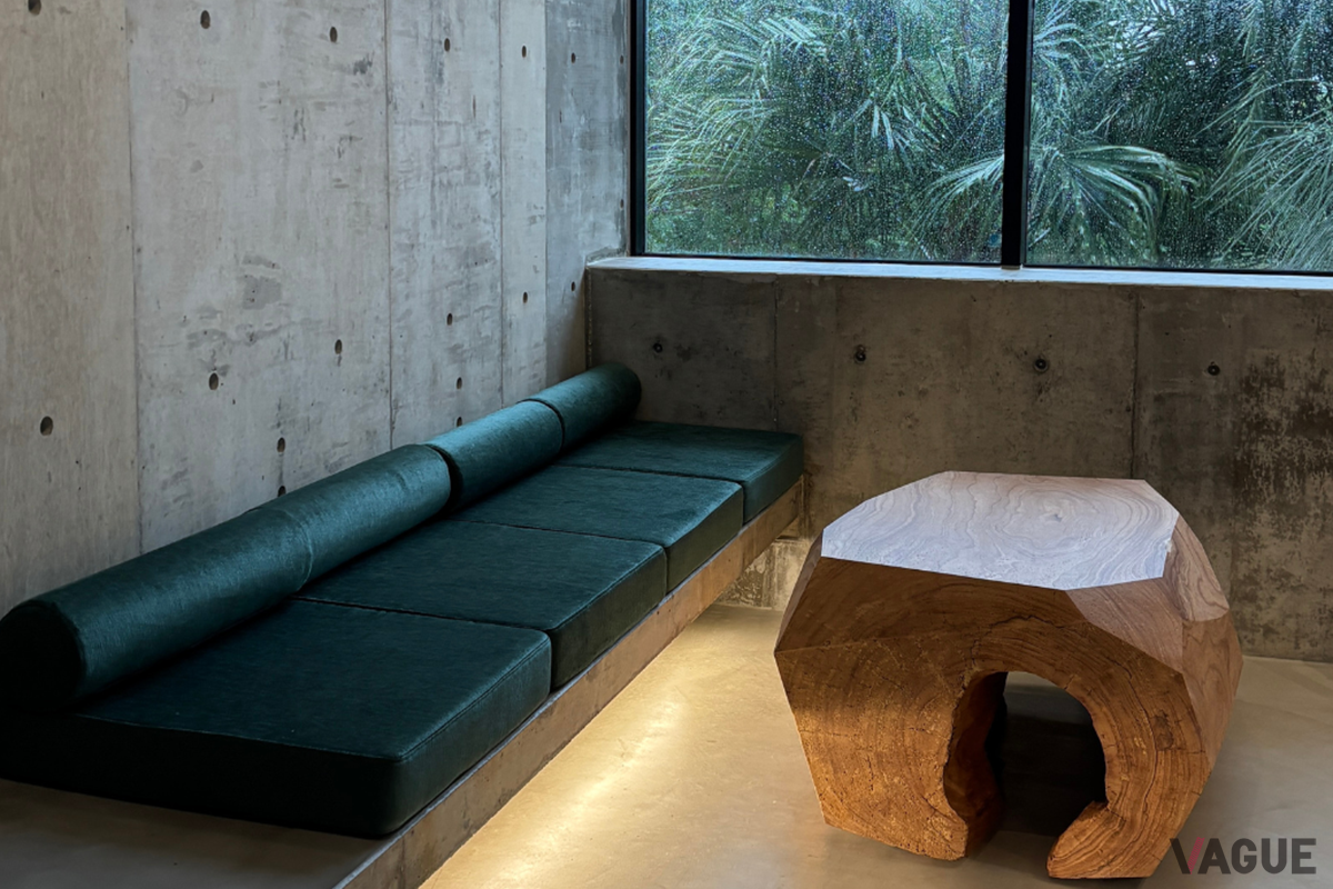 沖縄県産木材「センダン」のテーブル